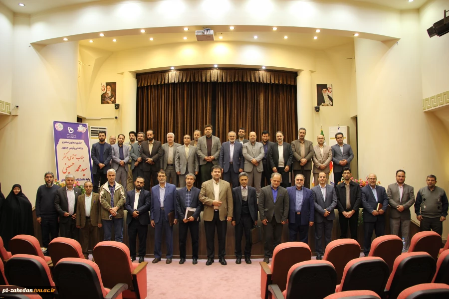 معاون پارلمانی رئیس جمهور در دانشگاه فنی و حرفه‌ای:
هیئت‌علمی‌های بسیجی در این مقطع از تاریخ نظام جمهوری اسلامی رسالت سنگینی بر عهده دارند و امروز تبیین مسائل برای دانشجویان و دانش‌آموزان یک ضرورت است
 4