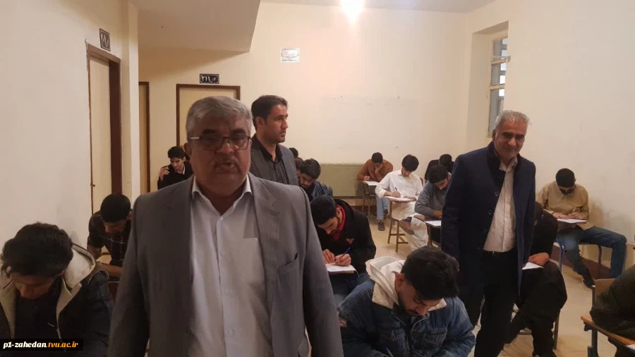 بازدید رئیس دانشگاه فنی وحرفه ای استان سیستان وبلوچستان از سالن امتحانات آموزشکده فنی وحرفه ای شهید باهنر زاهدان 8