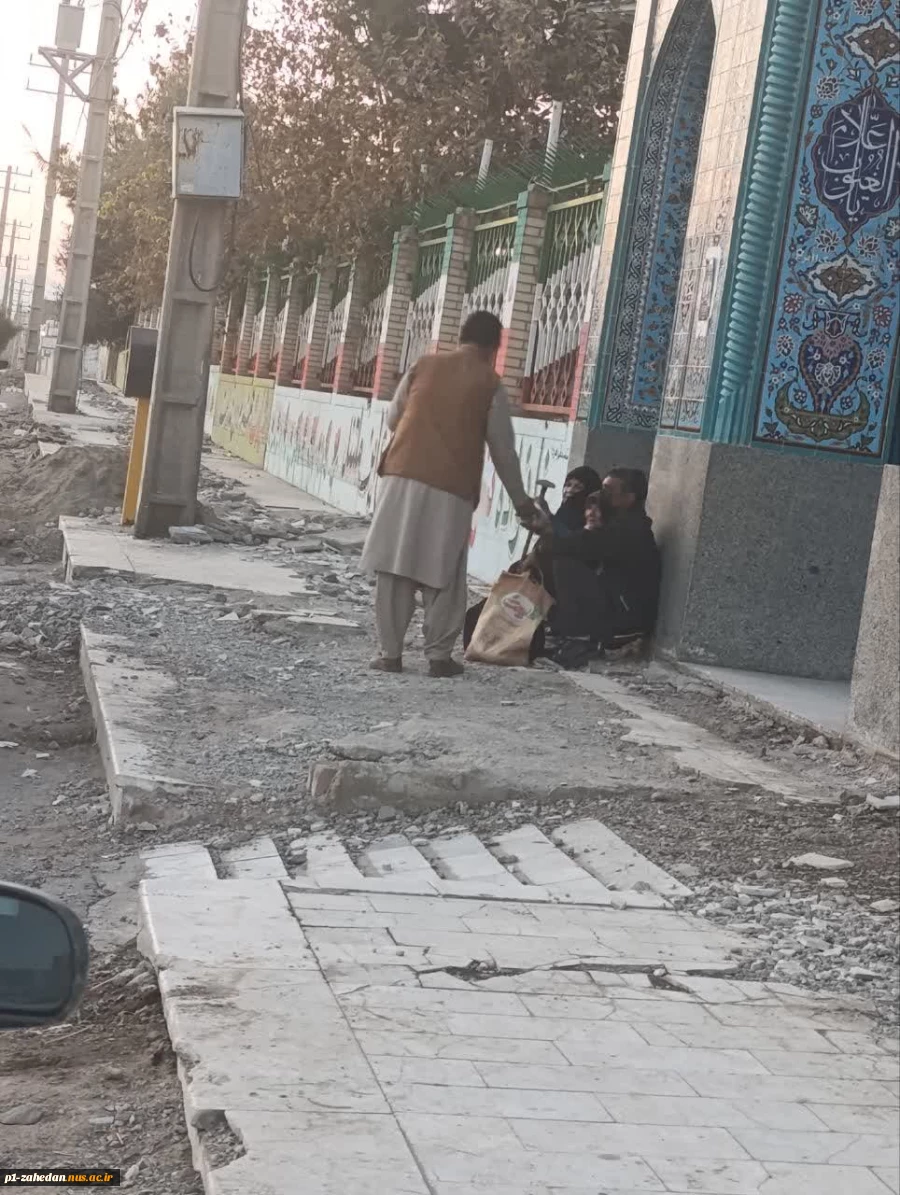 طبخ و توزیع غذای گرم بین نیازمندان حاشیه شهر زاهدان  توسط کانون های  دانشگاه ملی مهارت واحد استان سیستان و بلوچستان 3