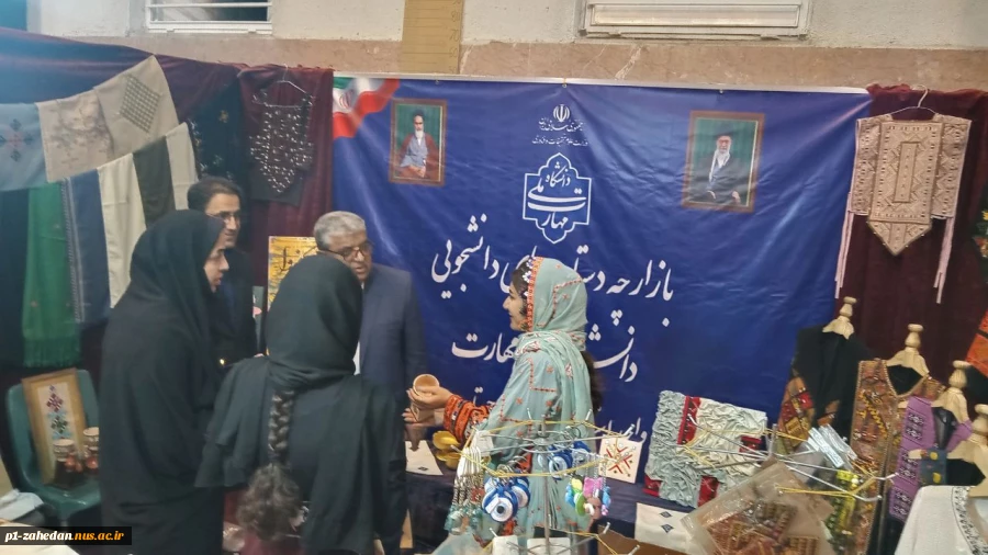 بازدید دکتر محمد قاسمی ریاست دانشگاه ملی مهارت واحد استانی سیستان وبلوچستان از نمایشگاه دستاوردهای دانشجویی  6