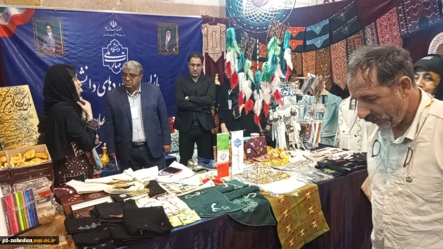 بازدید دکتر محمد قاسمی ریاست دانشگاه ملی مهارت واحد استانی سیستان وبلوچستان از نمایشگاه دستاوردهای دانشجویی  9