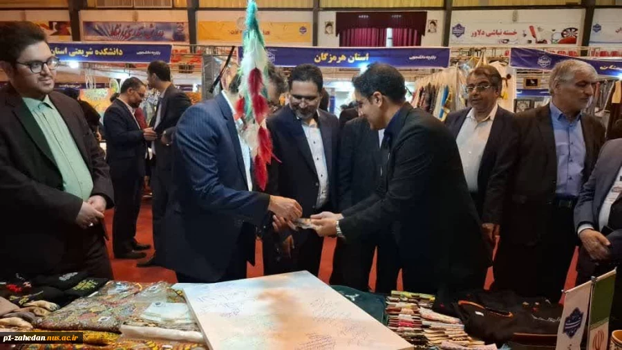 بازدید دکتر شالچی معاونت محترم فرهنگی وزارت علوم، تحقیقات وفناوری و دکتر گنجی رییس صندوق رفاه دانشجویان از غرفه دستاوردهای دانشجویی دانشگاه ملی مهارت واحد استان سیستان وبلوچستان

تهران- دانشکده دختران دکتر شریعتی
9 اردیبهشت ماه 1404
 4
