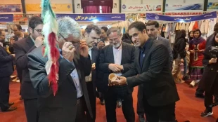 بازدید دکتر شالچی معاونت محترم فرهنگی وزارت علوم، تحقیقات وفناوری و دکتر گنجی رییس صندوق رفاه دانشجویان از غرفه دستاوردهای دانشجویی دانشگاه ملی مهارت واحد استان سیستان وبلوچستان

تهران- دانشکده دختران دکتر شریعتی
9 اردیبهشت ماه 1404
 5