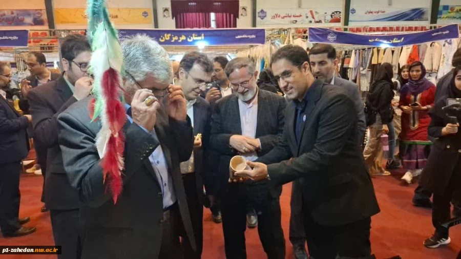 بازدید دکتر شالچی معاونت محترم فرهنگی وزارت علوم، تحقیقات وفناوری و دکتر گنجی رییس صندوق رفاه دانشجویان از غرفه دستاوردهای دانشجویی دانشگاه ملی مهارت واحد استان سیستان وبلوچستان

تهران- دانشکده دختران دکتر شریعتی
9 اردیبهشت ماه 1404
 5