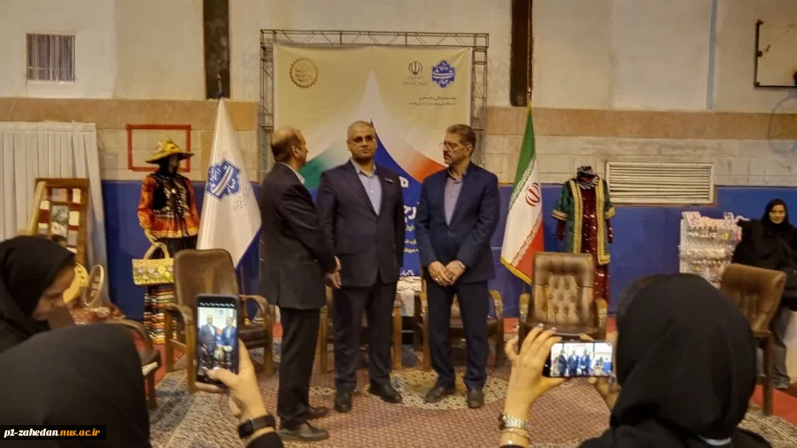 بازدید وزیر علوم به همراه رئیس دانشگاه ملی مهارت و مسئولین کشوری از غرفه دانشگاه ملی مهارت واحد استانی سیستان و بلوچستان  2