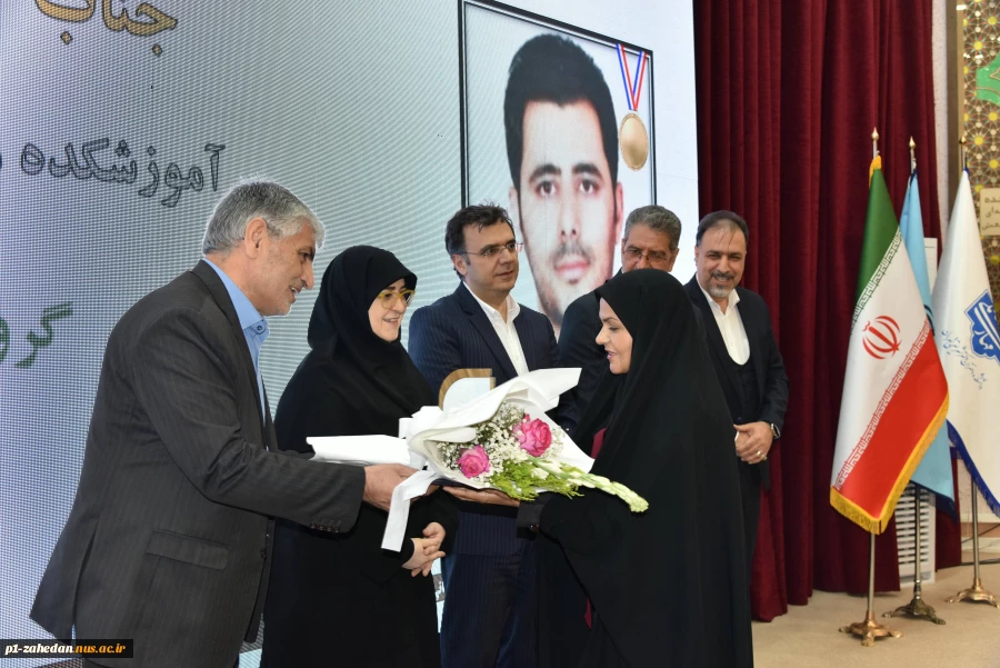 با حضور دکتر سیمایی و دکتر مهاجرانی در اجلاس رؤسای دانشکده‌ها و آموزشکده‌‌های دانشگاه ملی مهارت:
تجلیل از سرآمدان آموزشی دانشگاه ملی مهارت 2