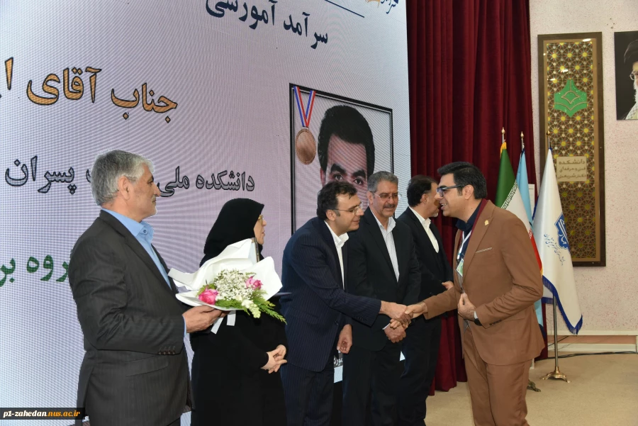 با حضور دکتر سیمایی و دکتر مهاجرانی در اجلاس رؤسای دانشکده‌ها و آموزشکده‌‌های دانشگاه ملی مهارت:
تجلیل از سرآمدان آموزشی دانشگاه ملی مهارت 3
